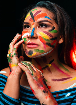 Profesional aprendiendo inglés conversacional sin gramática en instituto de inglés en Bogotá